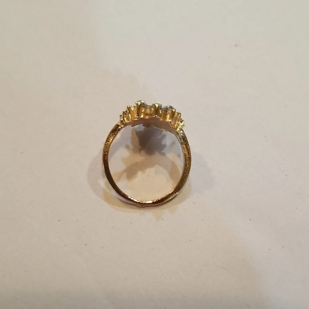 Sparkly costume ring